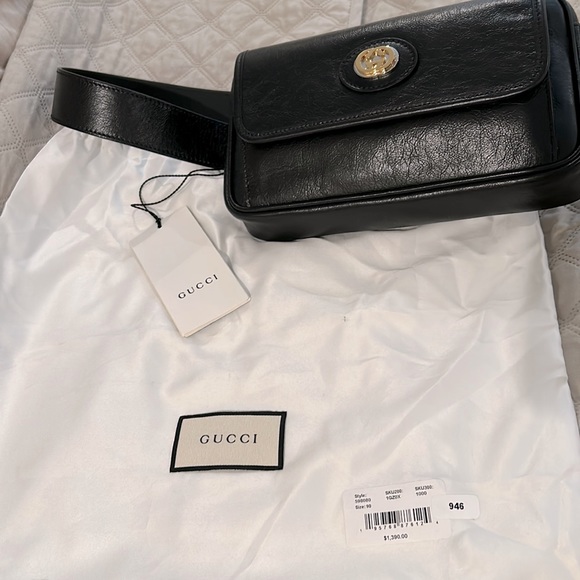 Gucci leather fanny pack great for traveling
